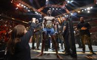 Izzy reclaimed the Middleweight title at UFC 28 (Image via Carmen Mandato/Getty Images)